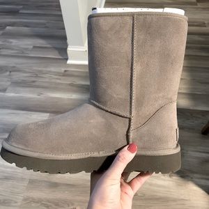 Classic Short Bailey Zip Uggs